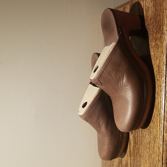 UGG Abbie Clogs - Picture 2 of 11